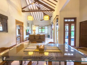 Interior - Villa Matahari Terbit - Close to the fast boats and marina at Sanur Beach (Sanur)