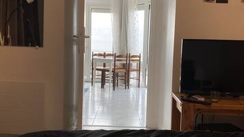 1 chambre, fer et planche Ă repasser, Wi-Fi gratuit, draps fournis