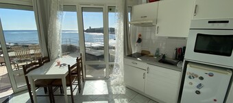 Cosy, bright waterfront apartment