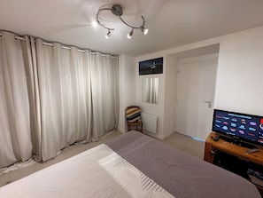 2 chambres, fer et planche Ă repasser, Wi-Fi gratuit, draps fournis