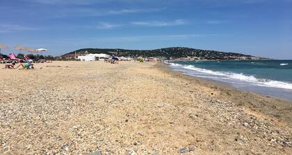 Charming 3-Room Modern Apartment Near Beach with Parking