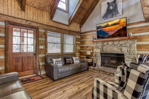 TV, fireplace, video games - 4BD w PERFECT Location! Firepit HOT TUB Arcade (Pigeon Forge)