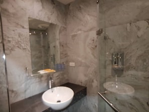 Economy Room | 1 bedroom, soundproofing, free WiFi, bed sheets
