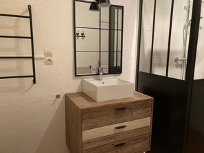 Ducha y bañera combinadas y secador de pelo
