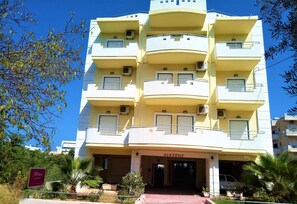 Front of property - Alkioni City Apartments (Chania)