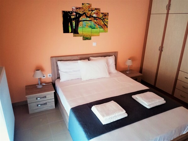 Blackout drapes, soundproofing, iron/ironing board - Alkioni City Apartments (Chania)