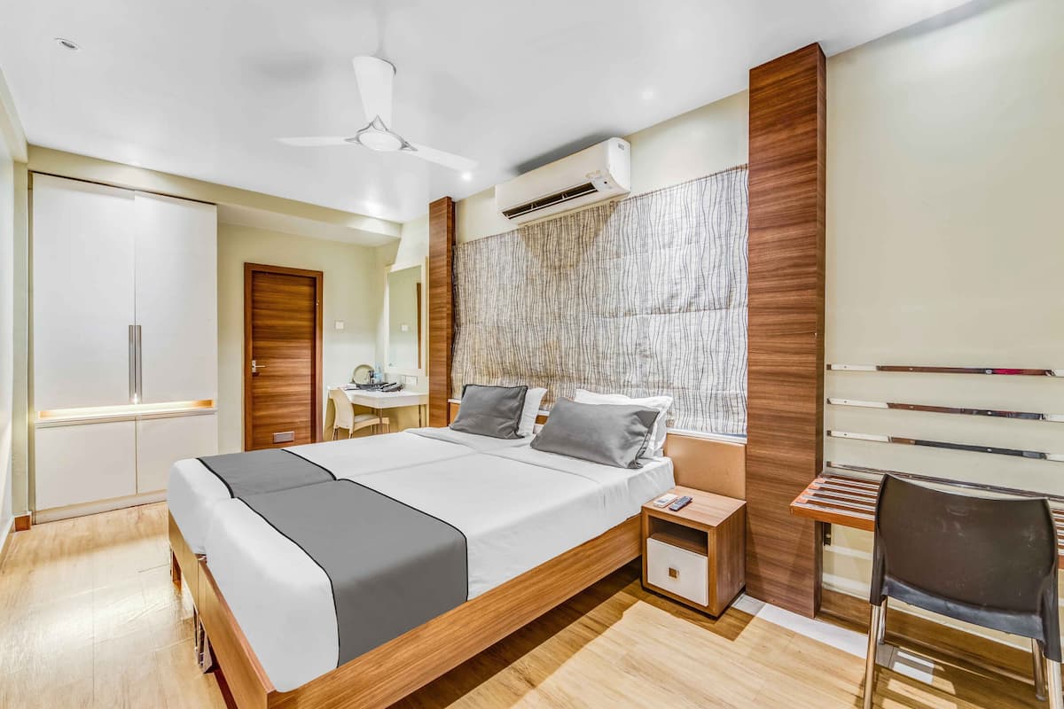 Twin Room | Hypo-allergenic bedding, desk, laptop workspace, free WiFi