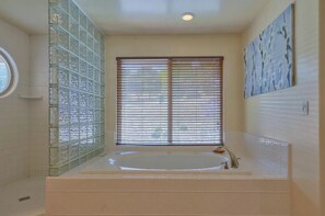 Bathtub, jetted tub
