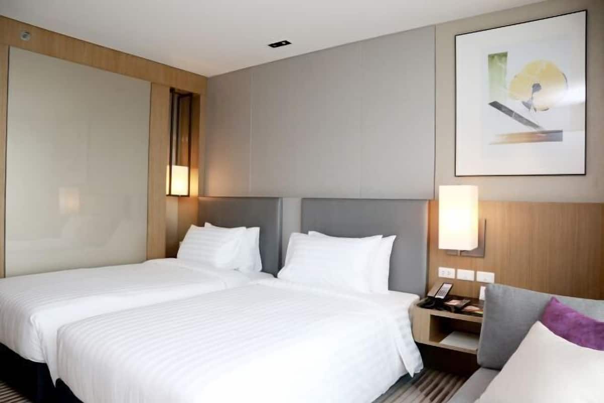 Minibar, in-room safe, desk, blackout curtains