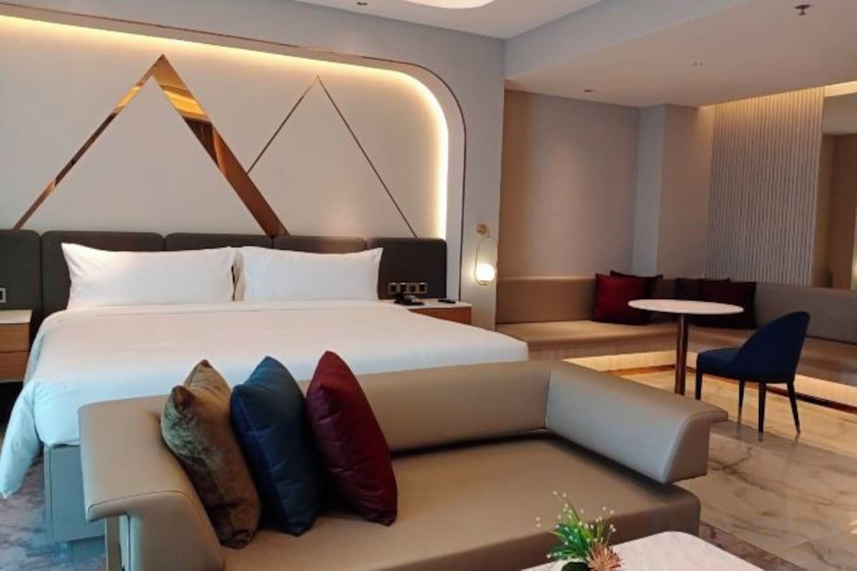 Minibar, in-room safe, desk, blackout drapes