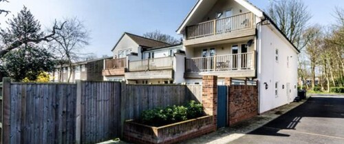 2-bed Loft Apartment for 5ppl With Private Parking