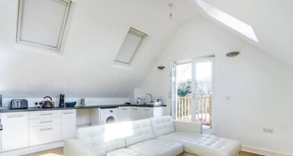 2-bed Loft Apartment for 5ppl With Private Parking