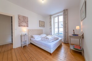 8 bedrooms, iron/ironing board, free WiFi