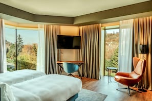 Hochwertige Bettwaren, Minibar, Zimmersafe, individuell dekoriert