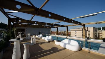 Seasonal outdoor pool, pool umbrellas