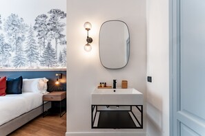 Junior Room | Egyptian cotton sheets, premium bedding, pillowtop beds