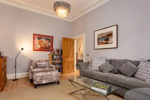 Basic House, Multiple Beds | Living room | TV - Spacious 2 Bedroom House Near The Meadows (Edinburgh)