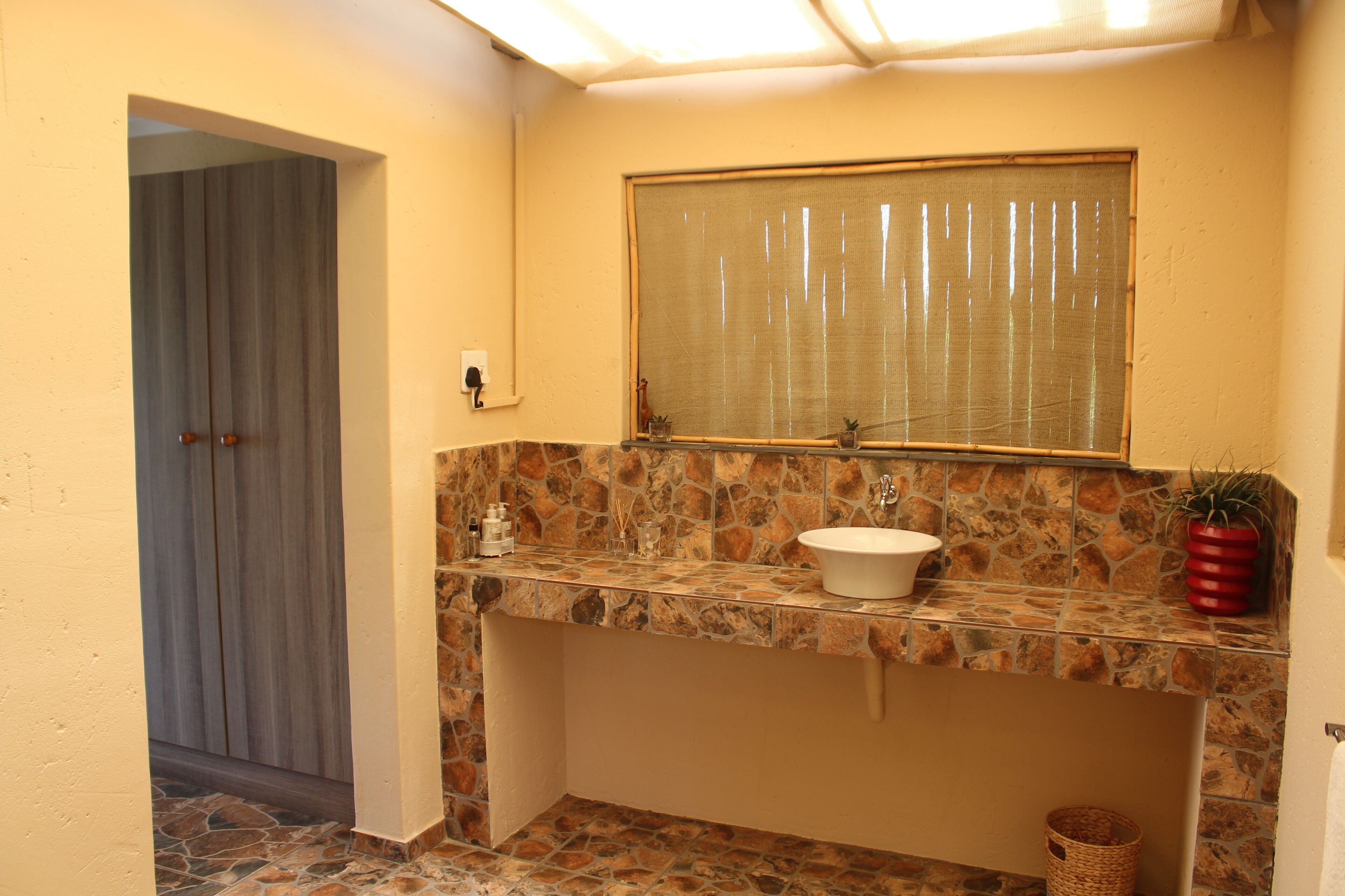 Chambre Standard double | Salle de bain | Douche, serviettes fournies