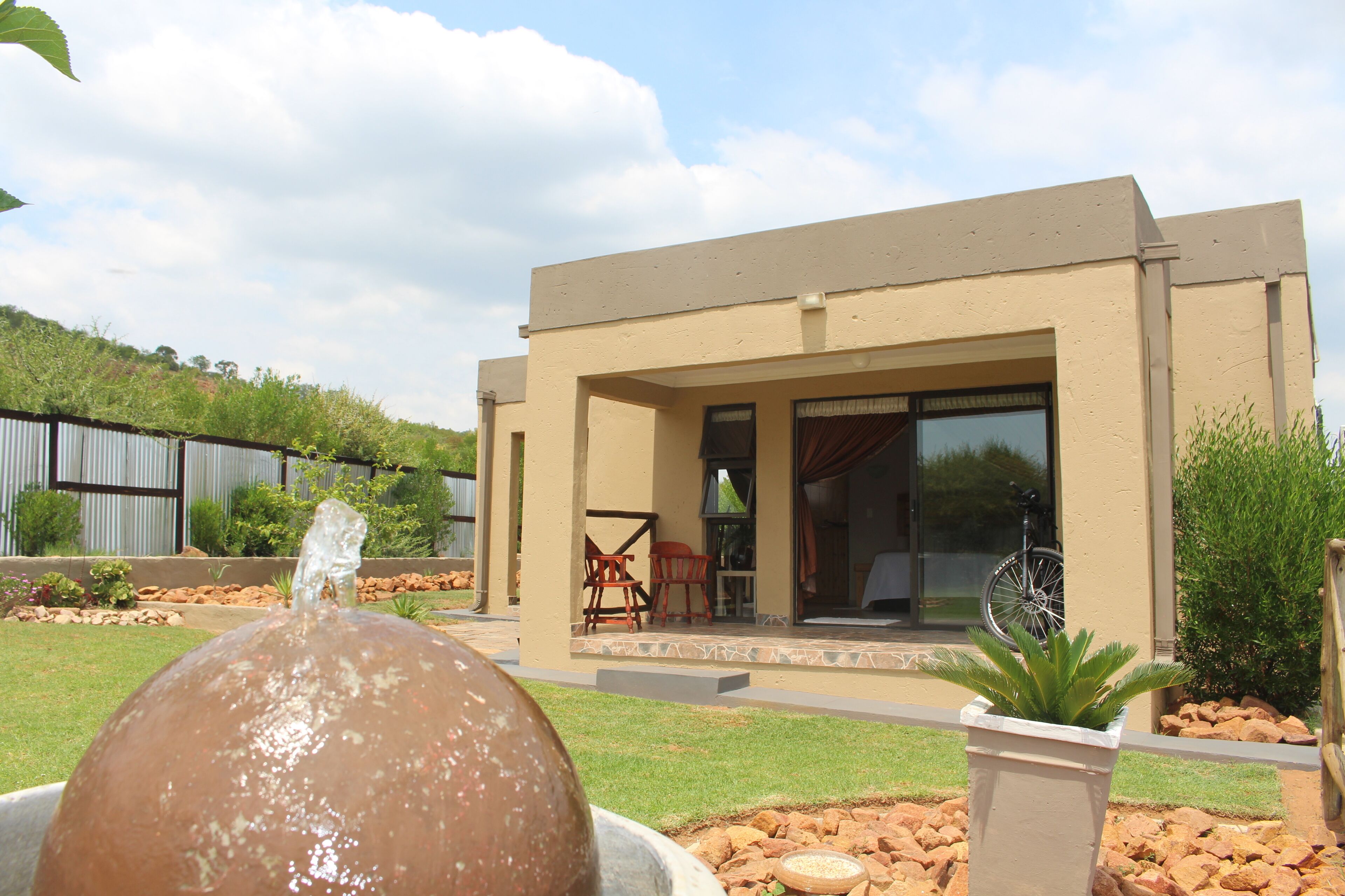 Superior Room | Minibar, bed sheets