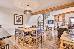 Dining - Private Balcony & Resort Perks: Silverthorne Condo (Silverthorne)