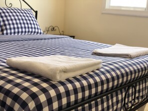 2 bedrooms, in-room safe, free WiFi, bed sheets - Top Floor Private Terrace with Sea View (Oued Laou)