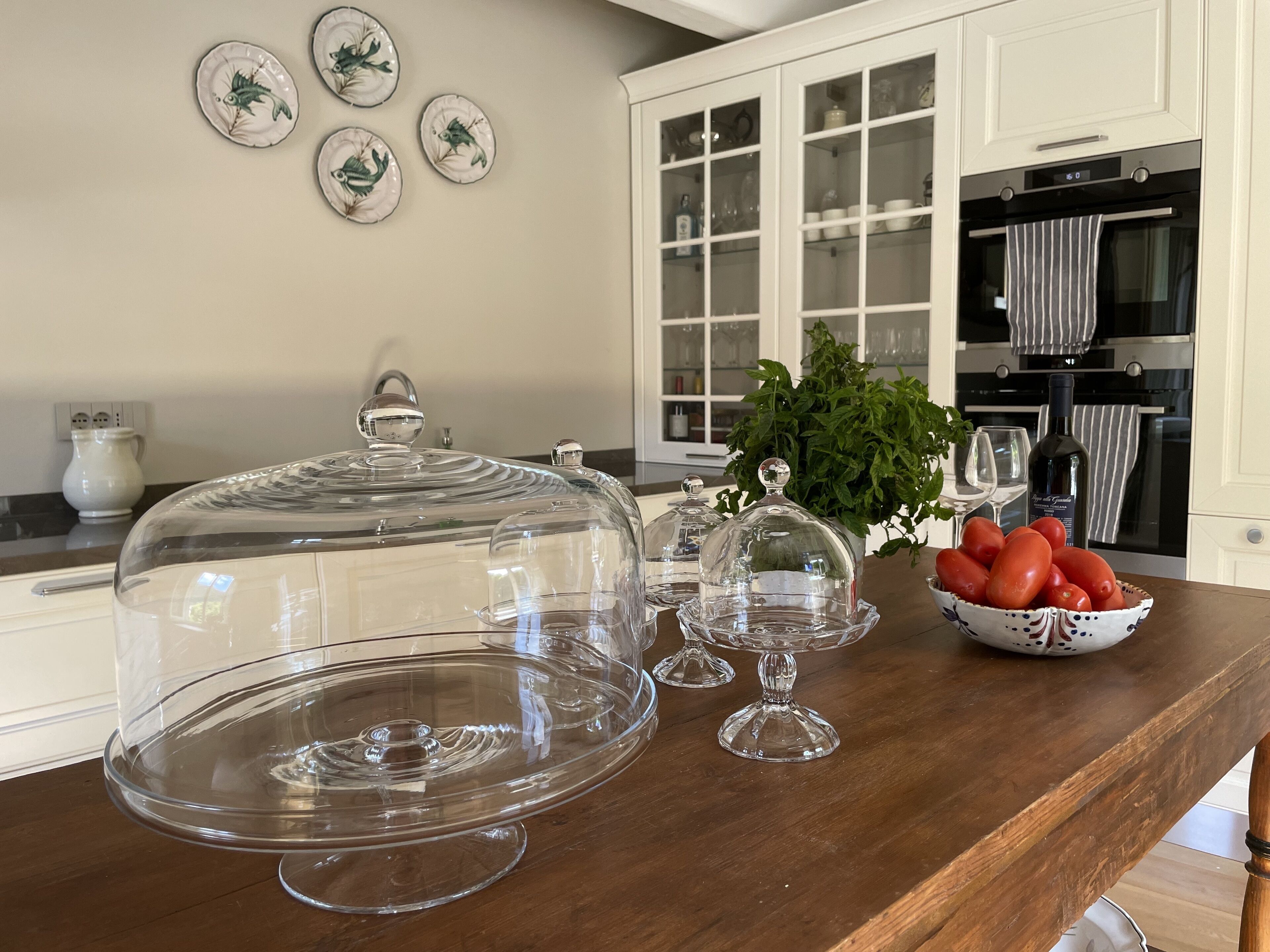 Réfrigérateur, micro-ondes, plaque de cuisson, lave-vaisselle