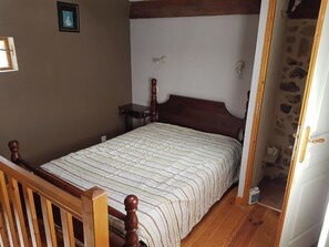 2 Schlafzimmer, Bügeleisen/Bügelbrett