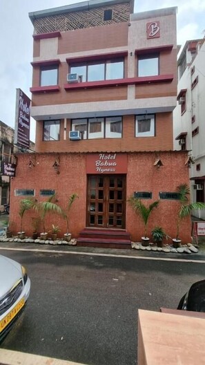 Front of property - Hotel Babua Hyness (Haridwar)
