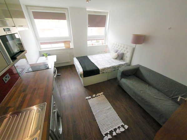 1 bedroom, travel cot, WiFi, bed sheets