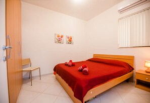 Casa familiar, varias camas, en la zona del jardín (Ta'Wigi, Sunset view, Villa & pool) | 4 dormitorios y ropa de cama
