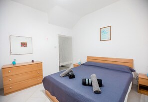 Family House, Multiple Beds, Garden Area (Ta'Wigi, Sunset view, Villa & pool)