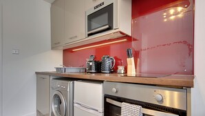 Unclassified image, 4 of 11, button - (189OC-12) Cozy Studio Near Beach & Town Centre  (Bournemouth)