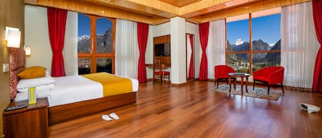 Junior Suite | 1 bedroom, hypo-allergenic bedding, blackout drapes, soundproofing