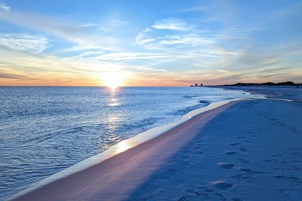 Beach nearby, sun-loungers, beach towels
