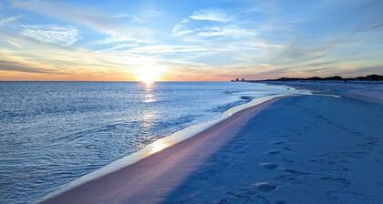 Welcome to Beachy Bliss – Your Emerald Waters Escape!