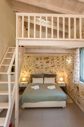 2 chambres, fer et planche à repasser, lit de bébé portatif