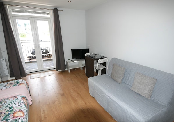 1 bedroom, travel cot, WiFi
