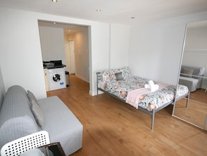 1 bedroom, travel cot, WiFi