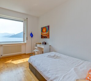 3 bedrooms, iron/ironing board, WiFi, bed sheets - La Luminosa (Bissone)