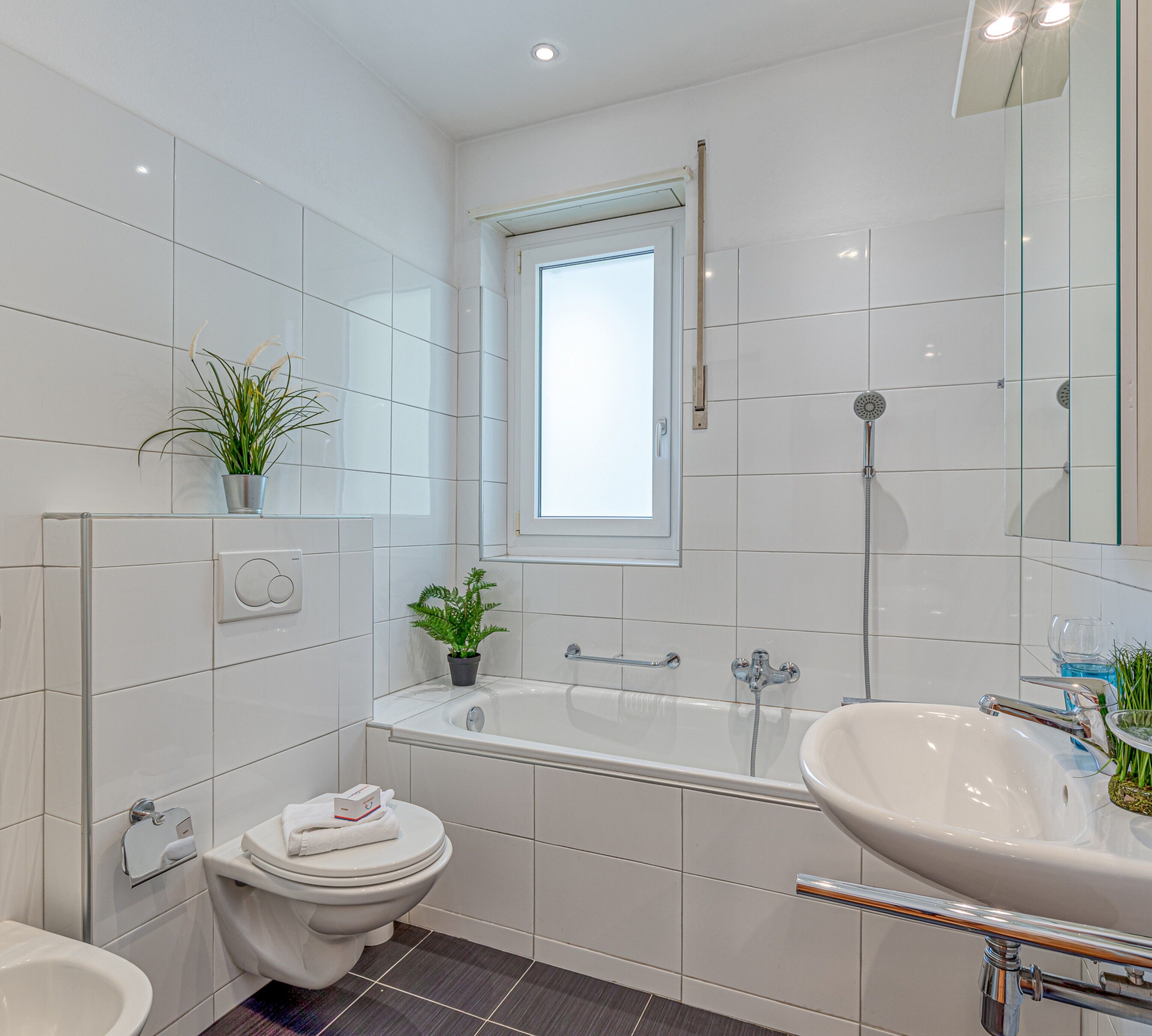 Apartemen Keluarga, Beberapa Tempat Tidur, 2 kamar mandi, area taman (La Luminosa) | Kamar mandi | Bathtub dan shower terpisah, kloset, handuk, dan sabun