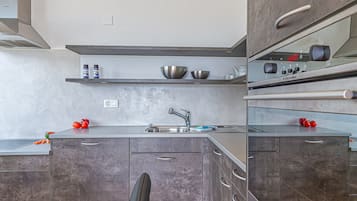 Family Apartment, Multiple Beds, 2 Bathrooms, Garden Area (La Luminosa) | Private kitchen | Fridge, microwave, oven, stovetop