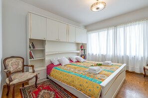 2 bedrooms, bed sheets