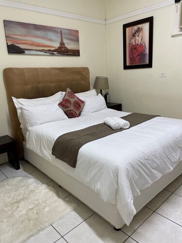 South African home away from home - minutes away from beaches!