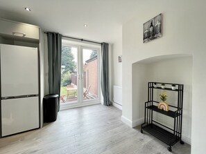 House, Multiple Beds | 2 bedrooms, iron/ironing board, free WiFi, bed sheets - Worksop Newly Refurbished 2-bedroom House (Worksop)