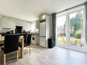 Casa, varias camas | Jardín