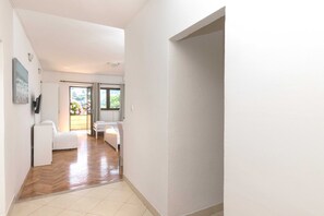 Studio (Studio Apartment with Balcony (3 Adul) | Interior