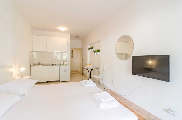 Studio (Studio Apartment with Balcony (2 Adul) | Interior