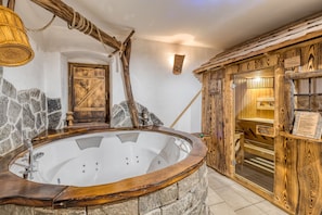 Family Apartment, Multiple Beds (Family Friendly France's Lair) | Bathroom