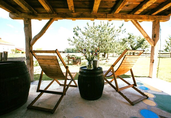 Appartement familial, Plusieurs lits (Family Friendly France's Lair) | Balcon