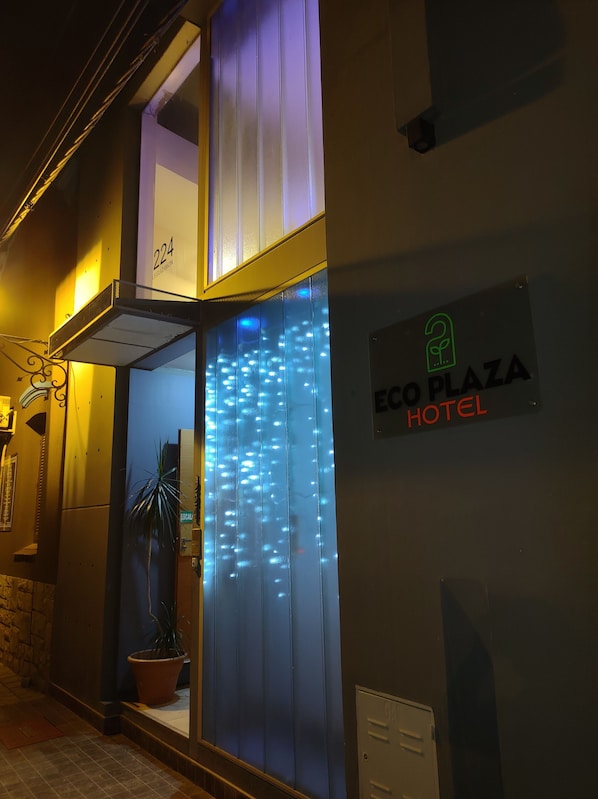 Front of property - Eco Plaza Hotel (Salta)